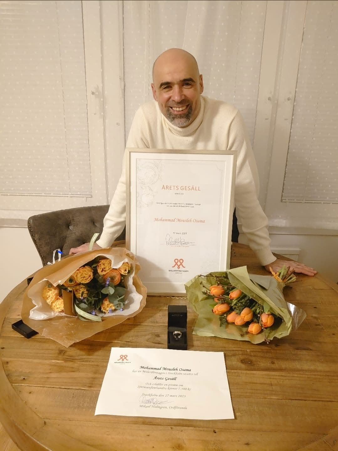 Mohammad Mousleh tar emot diplomet Årets gesäll från Måleriföretagen i Stockholm